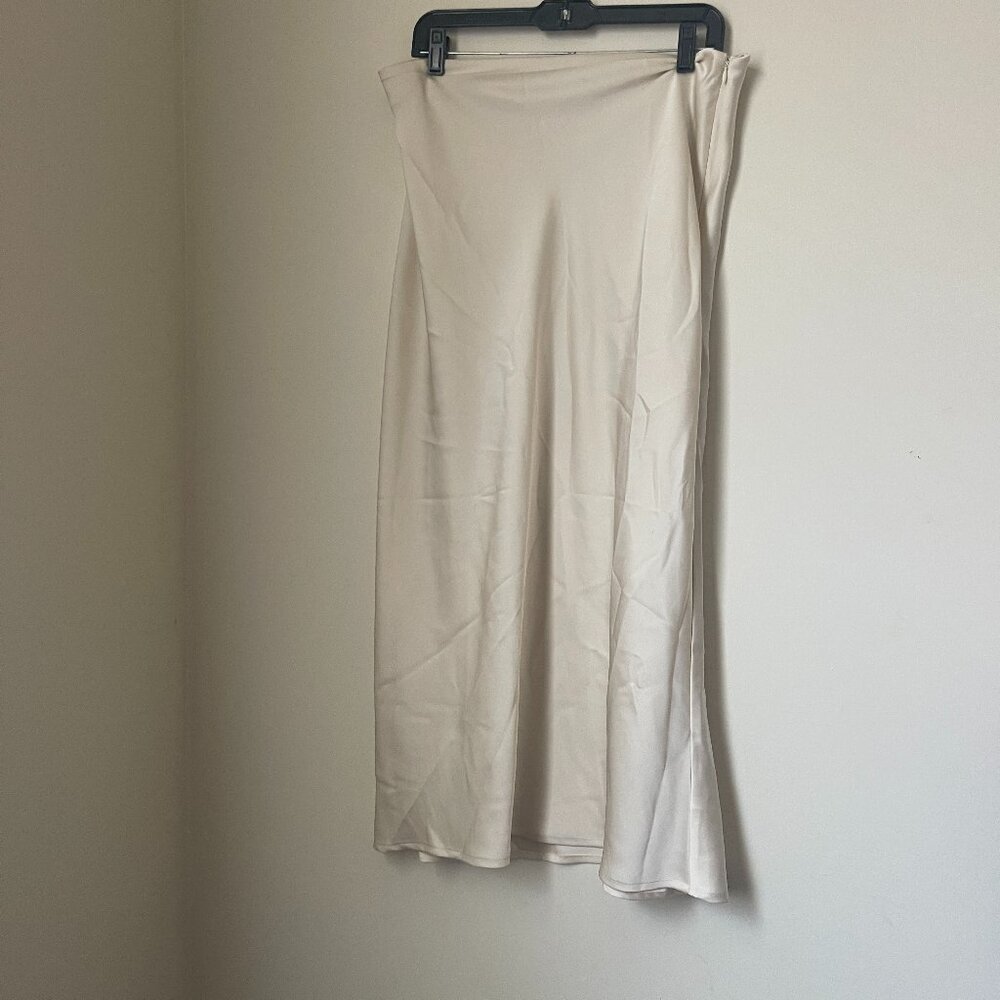 Pretty Lavish Champagne Satin Midi Skirt – Size US 12